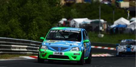 24 Horas de Nurburgring: Christian Geilfus, piloto del icónico Dacia Logan, en Carburando: "Duro para sobrevivir"