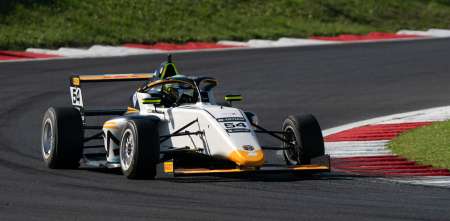 F4 Italiana: Federico Díaz remontó y sumó los primeros puntos para el Alpha 54 Racing