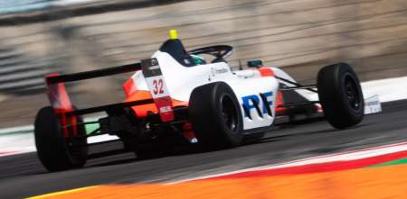 F4 Española: Simón Bulbarella y Fausto Arnaudo arrancaron con la segunda fecha en Portimao