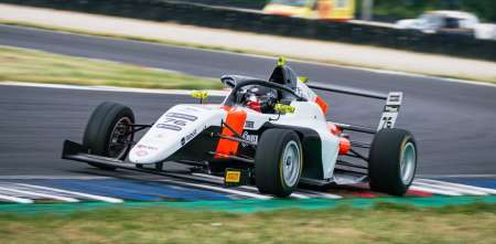 F4 CEZ: suerte dispar para Jorge Bruno durante las finales sabatinas en Eslovaquia