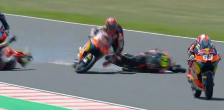 Moto3: el fuerte accidente de Perrone en la última vuelta que lo dejó con las manos vacías en Hungría