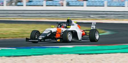 F4 CEZ: Jorge Bruno cerró su paso por Eslovaquia con un top diez