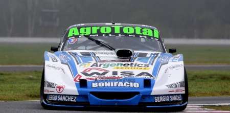 TC Mouras: Francisco Luengo pasó al frente con una gran maniobra y ganó con solvencia la serie única en La Plata