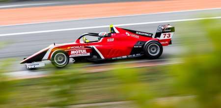 F4 Española: Arnaudo concretó una buena remontada y un golpe lo dejo afuera a Bulbarella en Portugal