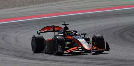 F2: Nico Varrone fue penalizado y cayó al puesto 12 de la Sprint Race en Barcelona