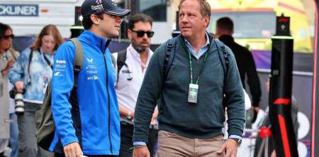 F1: Jamie Campbell Walter se metió en el medio de Colapinto y María Catarineu por la final del Mundial
