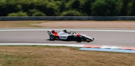 F4 CEZ: Bulbarella y Bruno cumplieron con el comienzo de la actividad en Most
