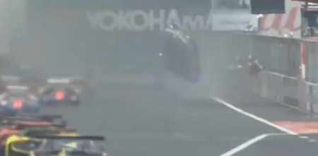 Impactante video: fuerte accidente en el Súper GT Japonés: ¡Un auto voló por el aire!
