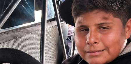 La conmovedora historia de Mateo, el niño no vidente que vive el automovilismo a través del sonido de los motores