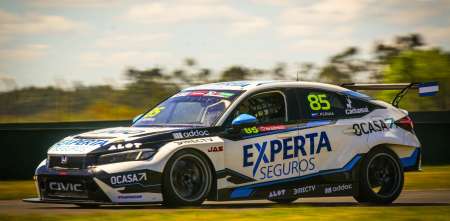 TCR South America: Tiago Pernía heredó la victoria en una electrizante definición de la carrera 1 en Concordia