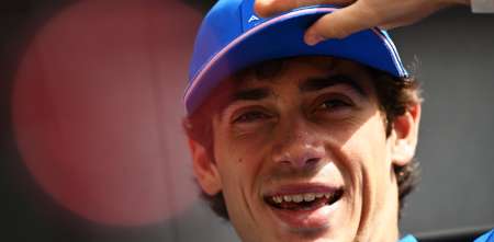 "Girar con la bandera fue mostrar que estoy orgulloso de ser argentino", el sentimiento de Colapinto tras el gesto viral con el banderillero en el GP de España