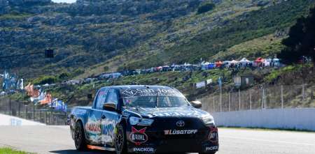 En una final apasionante, Hernán Palazzo ganó la carrera de las TC Pick Up en el regreso del autódromo de Balcarce