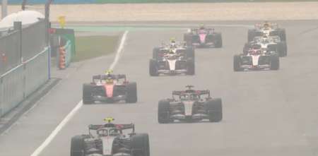 Caótica vuelta previa de la F1 en el GP de Malasia y nueva postergación de la largada