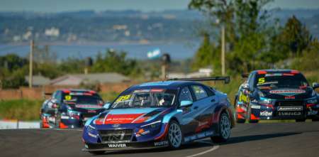Girolami obtuvo la victoria en una accidentada Carrera 1 del TCR South America en Posadas