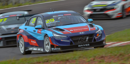 Néstor Girolami ganó la segunda carrera del TCR South America en Posadas