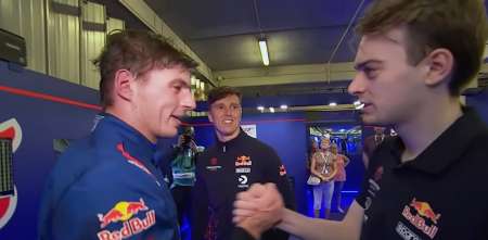 Así se bajó Max Verstappen del auto tras su impresionante remontada en el GT World Challenge