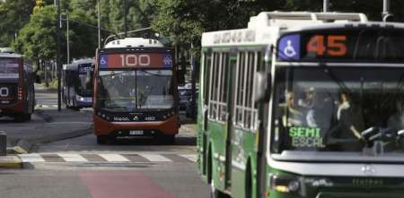 Podrían recortar el servicio de colectivos del AMBA porque que las empresas no pueden cargar nafta