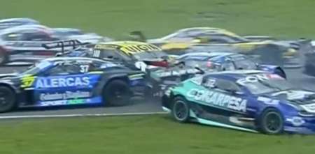 Caos en el arranque de la final del TC en Rosario: el accidente múltiple que complicó a varios protagonistas