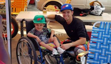 El motociclismo, un deporte inclusivo que es la pasión de un niño