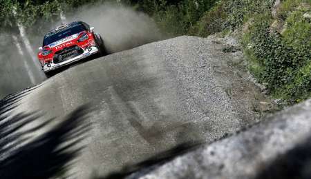 Meeke, cada vez más cerca