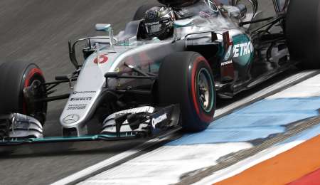 Rosberg pisa fuerte de local