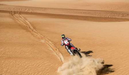 Kevin Benavides alcanza el podio final en el Abu Dhabi Desert Challenge