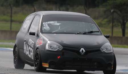 Ramiro Alcaine comienza con el Clío y luego estrenará un Etios