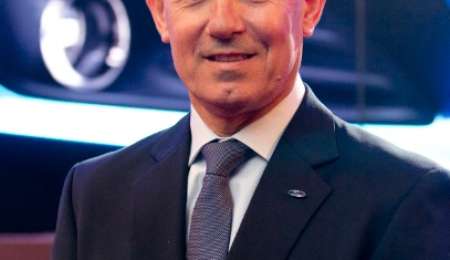 Enrique Alemañy deja la presidencia de Ford