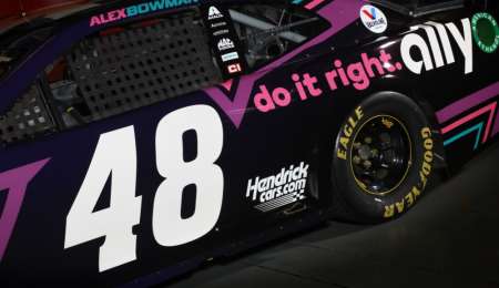 Nascar: Alex Bowman tiene la pole para las "500 Millas de Daytona"