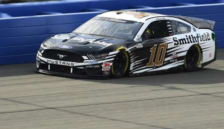 Nascar en Texas: Aric Almirola con Ford larga primero