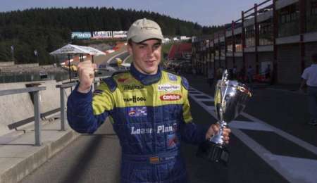 Ganó en Spa y lo esperaron con champagne y torta de chocolate 