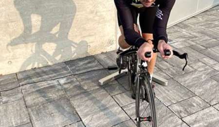 Alonso vuelve a la bici y Ocon al Renault