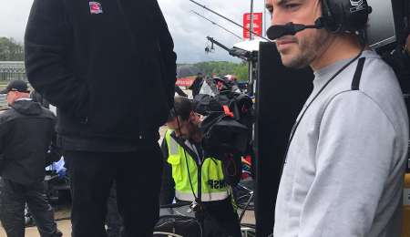 Alonso se mete en el ambiente de la Indy
