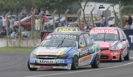 Gonzalo Antolín se prepara para defender la punta en un circuito desconocido.
