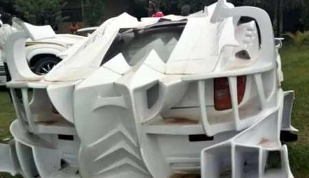 Increíble: un hombre pidió ser enterrado en su auto