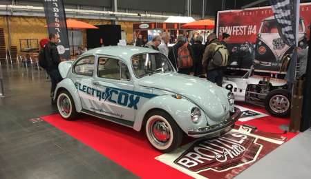 Convierten autos clásicos en eléctricos