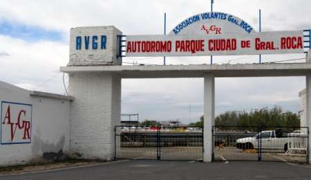 Caravana y Boxes abiertos en General Roca