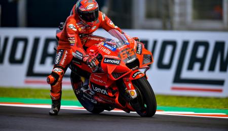 Bagnaia suma su cuarta pole consecutiva y da pelea