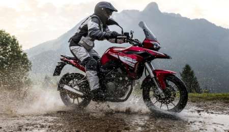 La hermana menor que sale de aventura