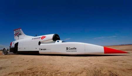 El Bloodhound LSR ensaya para el récord de velocidad en tierra