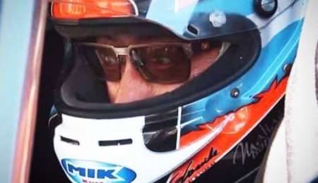 Lleva el auto con una sola mano