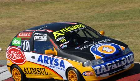 Ayrton Boni prueba y cambiaría de auto