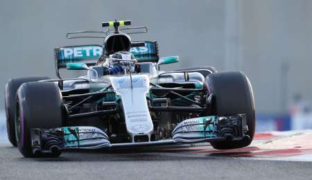 Mercedes manda en Abu Dhabi: Bottas hizo el 1 y Hamilton lució el 1