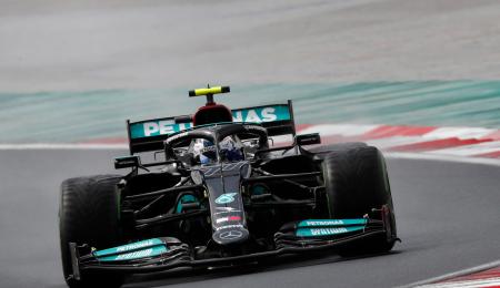 Mercedes arrancó adelante en Estados Unidos