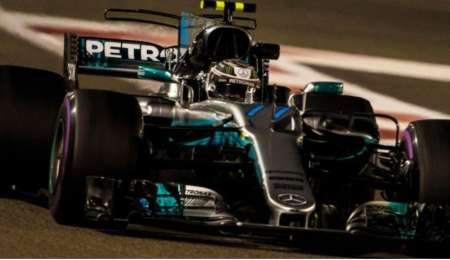 Bottas se quedó con la última pole del año