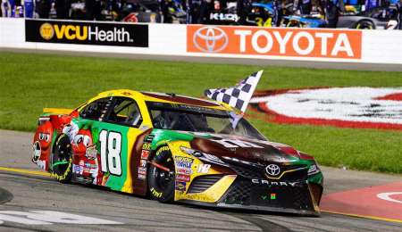 Tercera al hilo para Busch en la NASCAR
