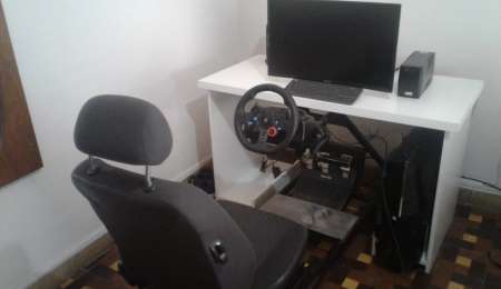 Usó la butaca de un auto de calle y gritó campeón