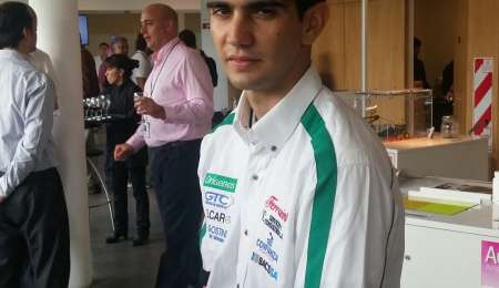 Camilo junto al escribano