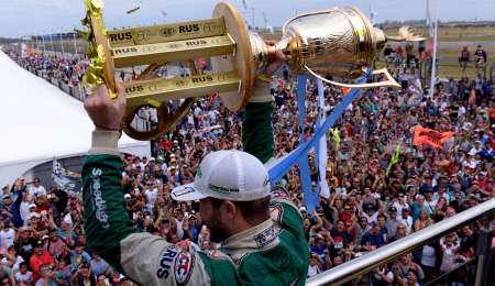 El show de boxes de la consagración de Canapino