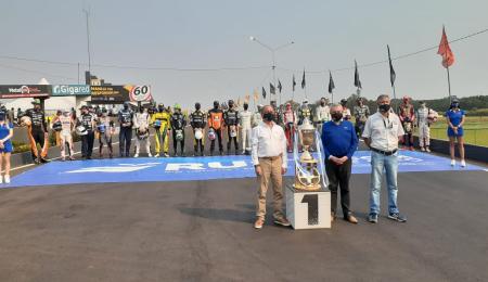 El TC, con sus candidatos, presentó la Copa de Oro